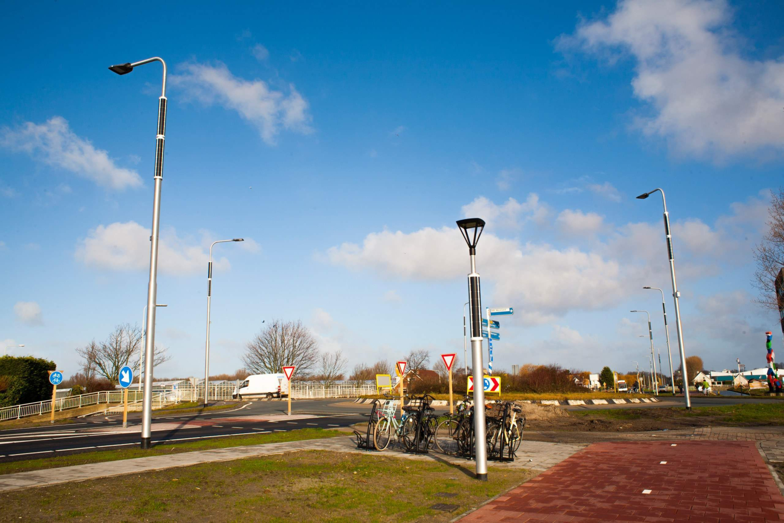 Grid-connected streetlight Soluxio at roundabout Grid-connected streetlight Soluxio at roundabout