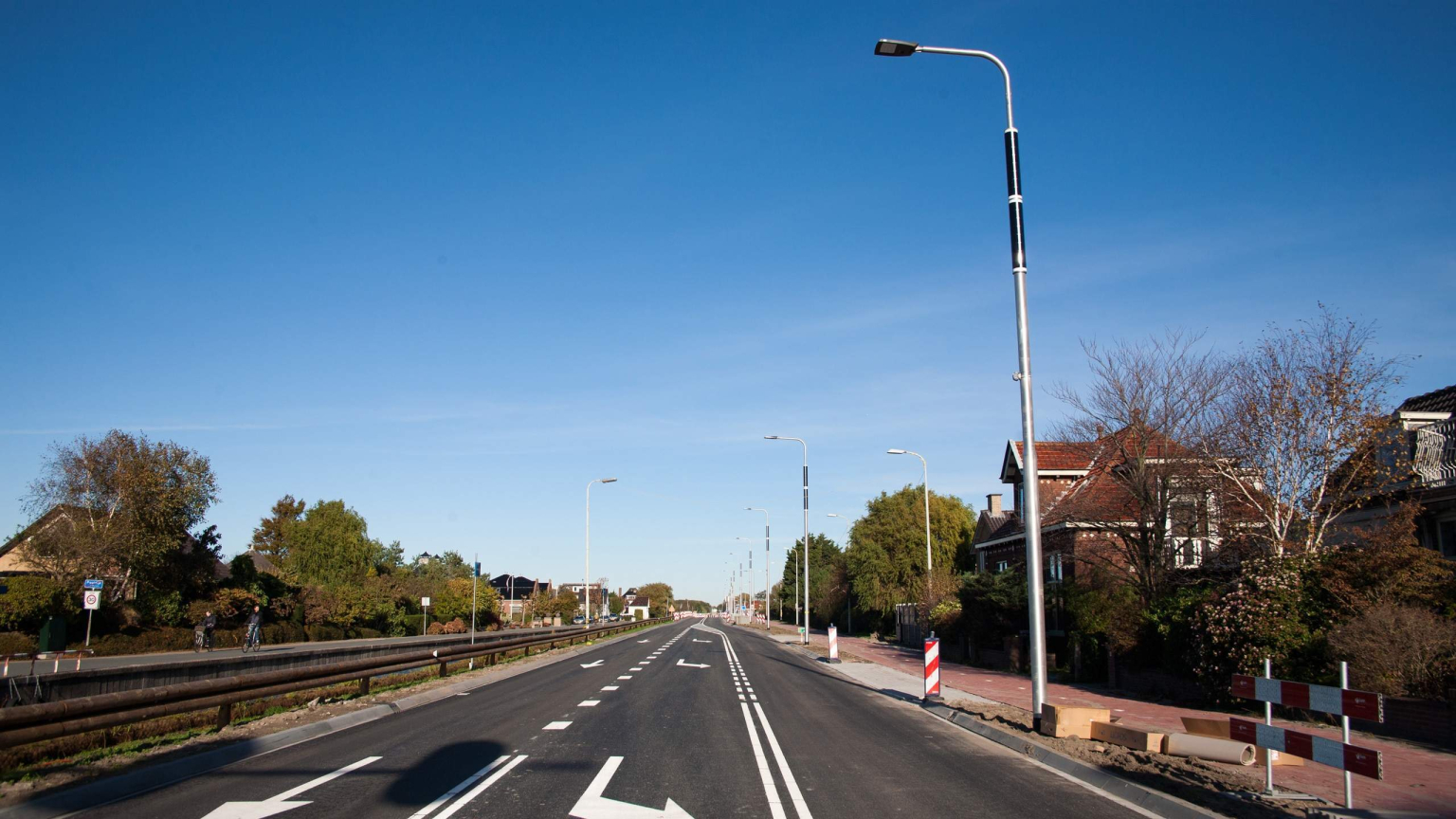 Soluxio grid-connected solar street lighting pole Soluxio grid-connected solar street lighting pole