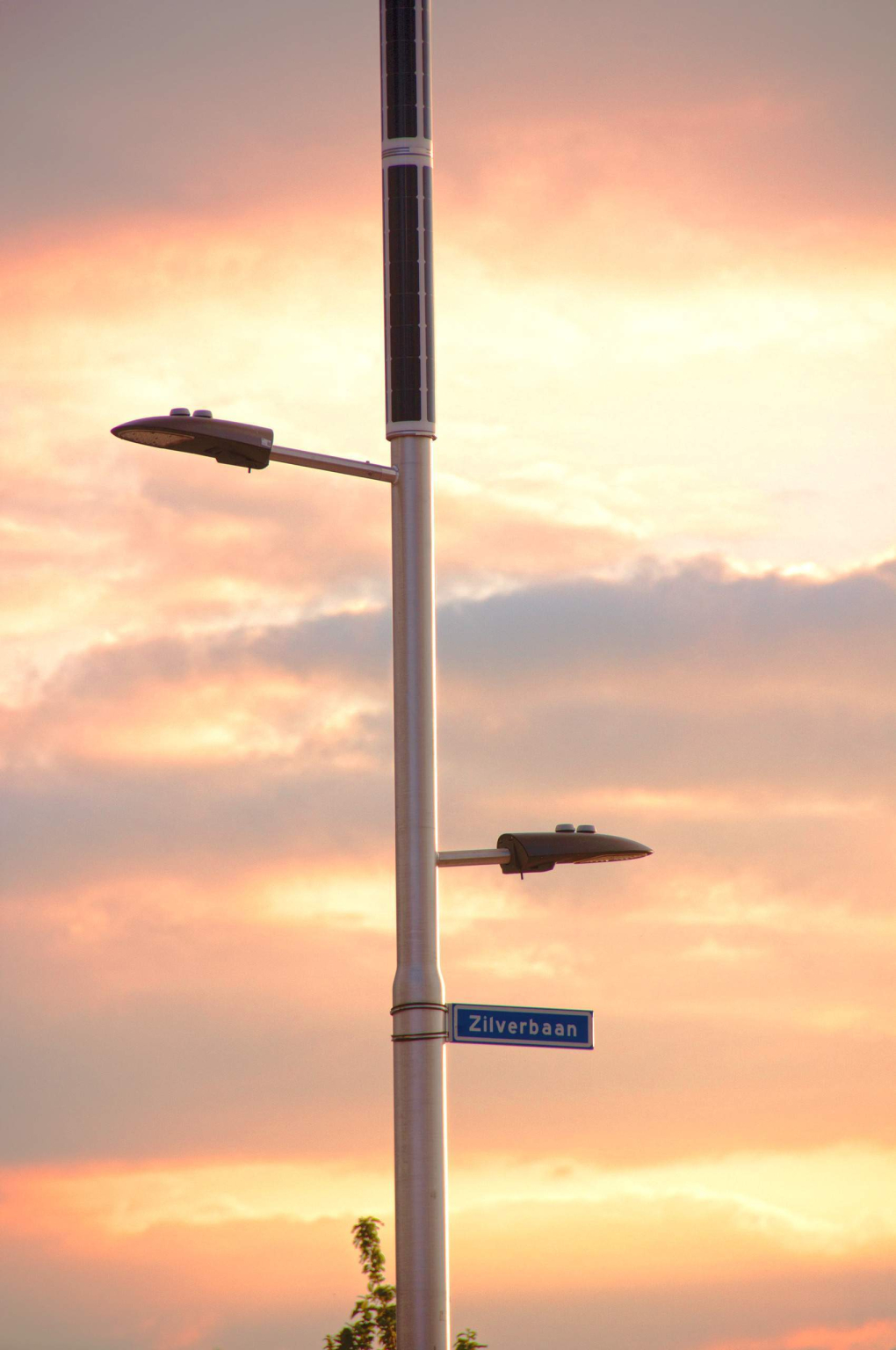 Soluxio hybrid solar light at roundabout in the Netherlands Soluxio hybrid solar light at roundabout in the Netherlands