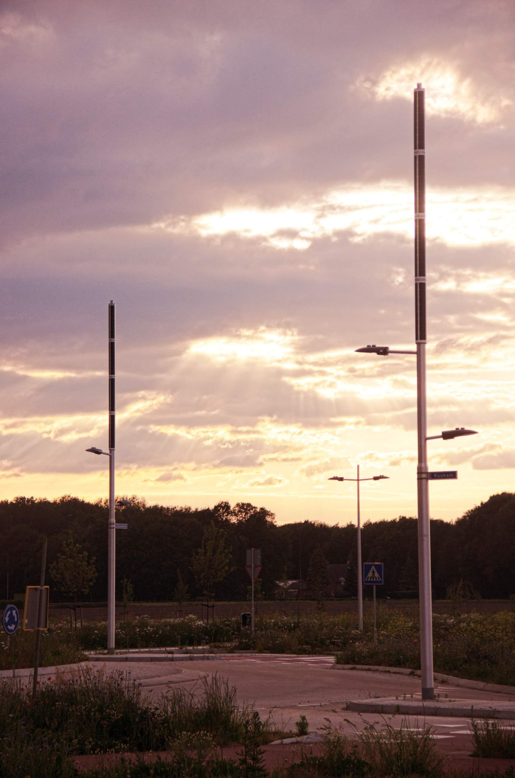 Soluxio hybrid solar light post with high-performance and high-quality at sunset Soluxio hybrid solar light post with high-performance and high-quality at sunset