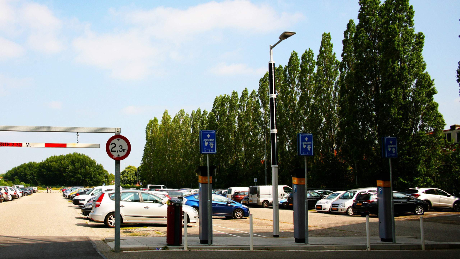 Soluxio solar parking lot lights in Dordrecht, the Netherlands Soluxio solar parking lot lights in Dordrecht, the Netherlands
