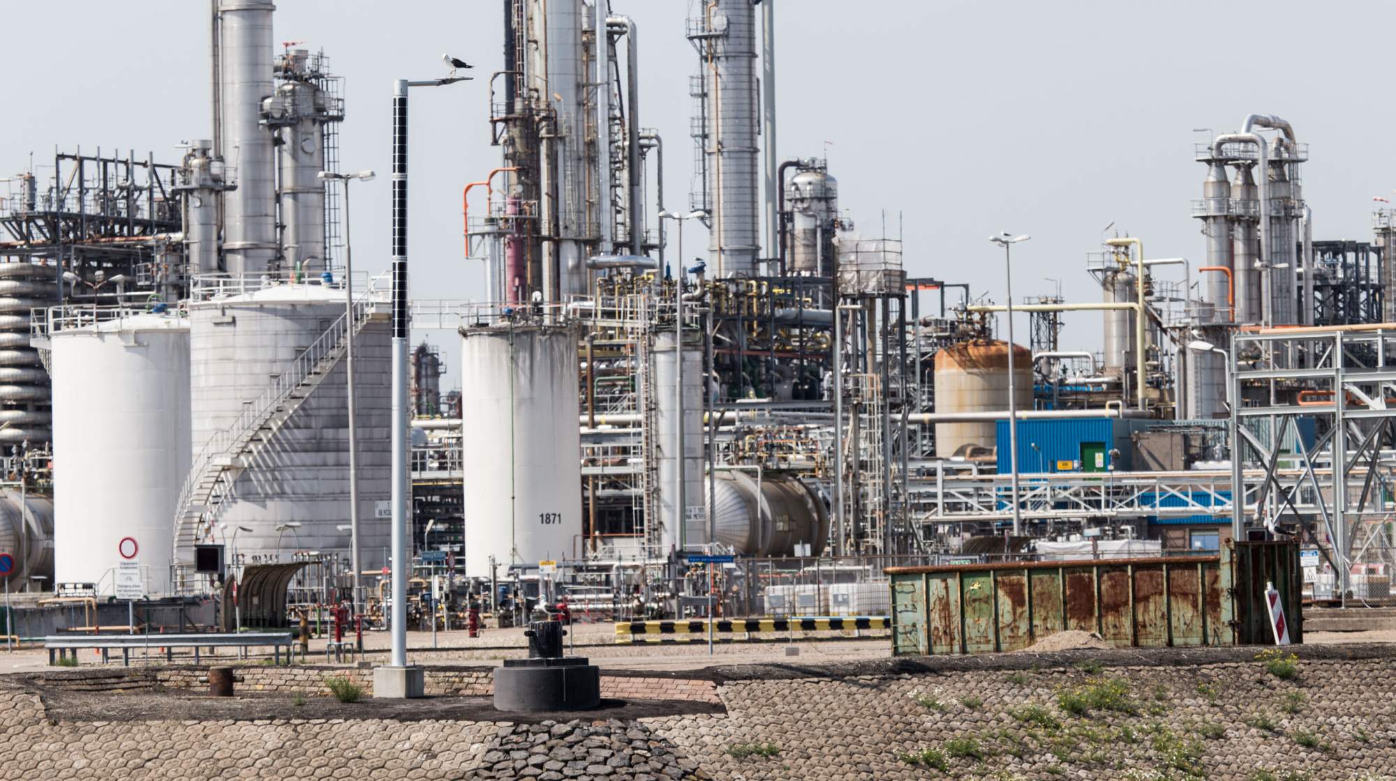 Éclairage solaire industriel au port Éclairage solaire industriel Soluxio dans une entreprise pétrolière et gazière