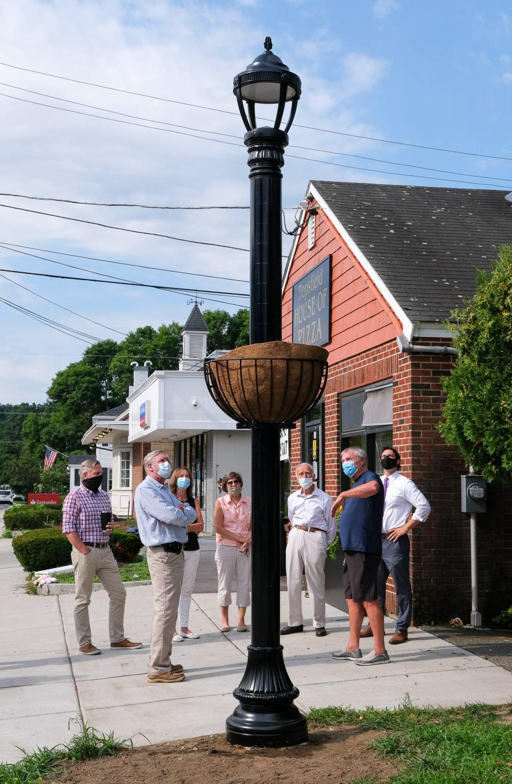 Soluxio solar street light with a traditional look Soluxio solar street light with a traditional look